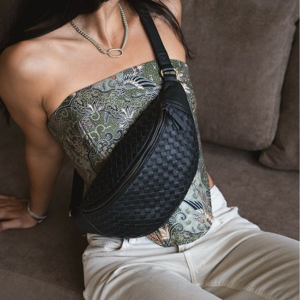 Elegant Black Crossbody Bag